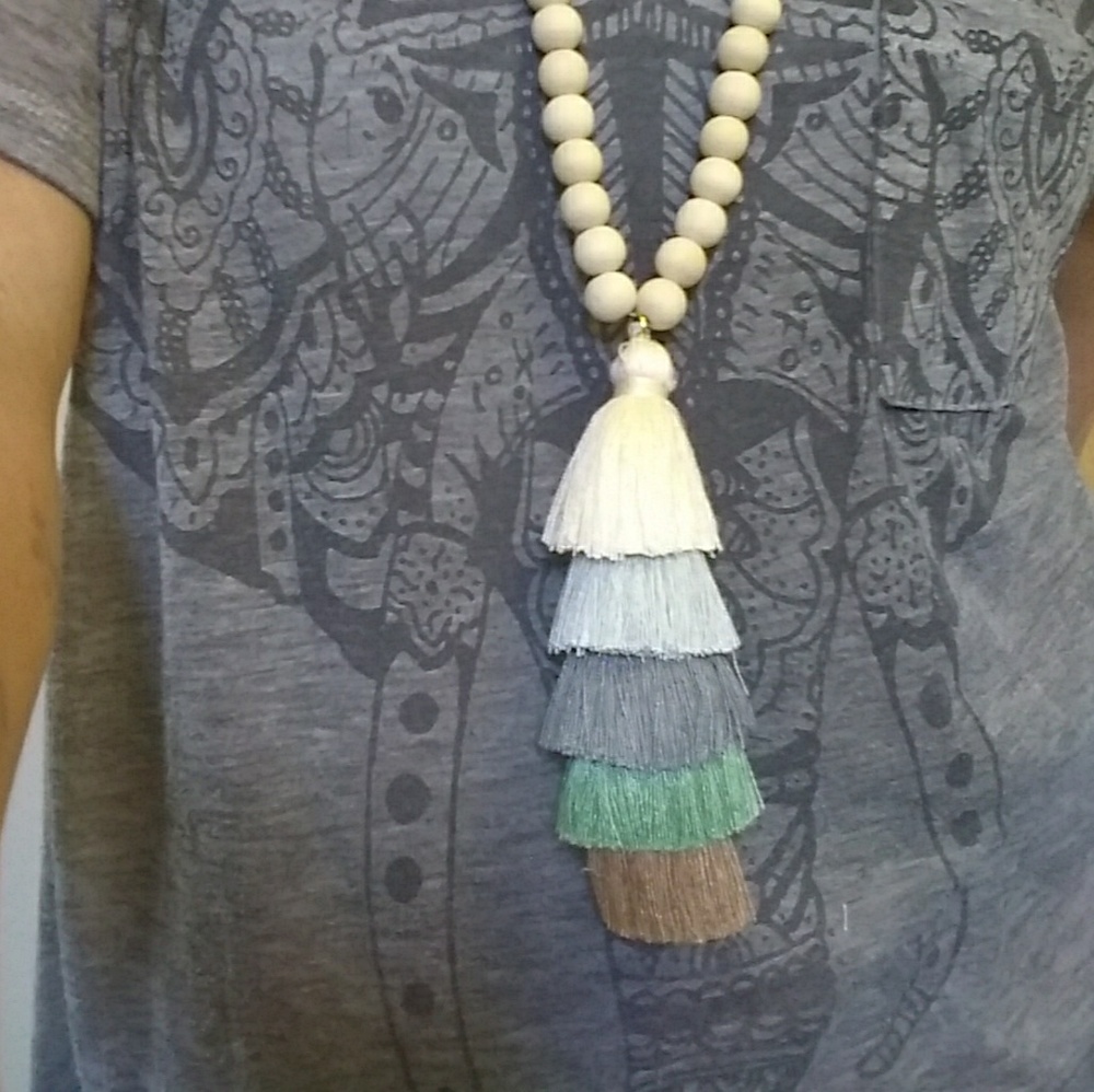 Necklaces - Picture 4 of 4